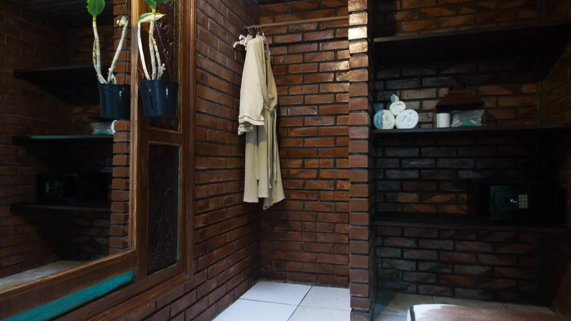 Ocean Star Villa Five Near The Kudeta Beach Indonesia
