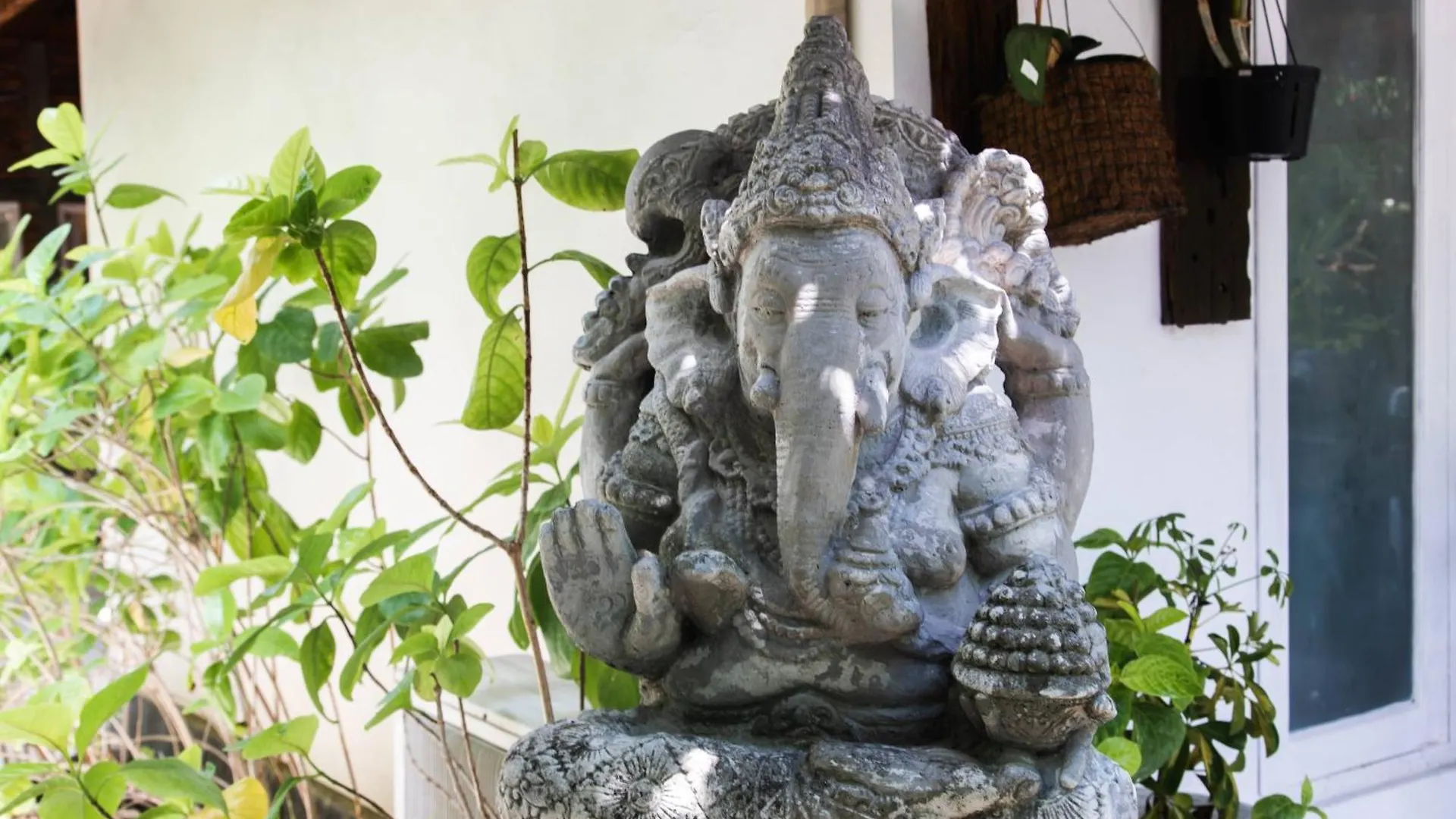 Ocean Star Villa Five Near The Kudeta Beach Indonesia
